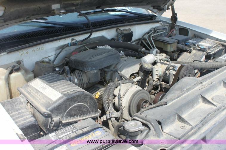 image for item 6251 2000 Chevrolet C3500 pickup truck