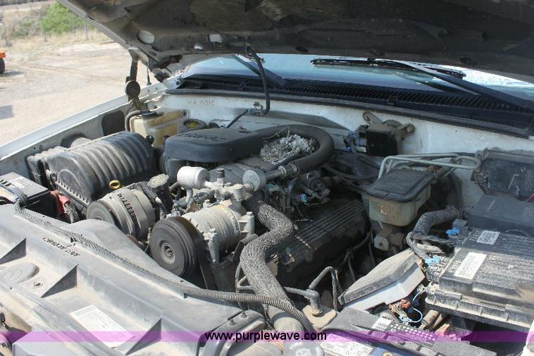 image for item 6251 2000 Chevrolet C3500 pickup truck