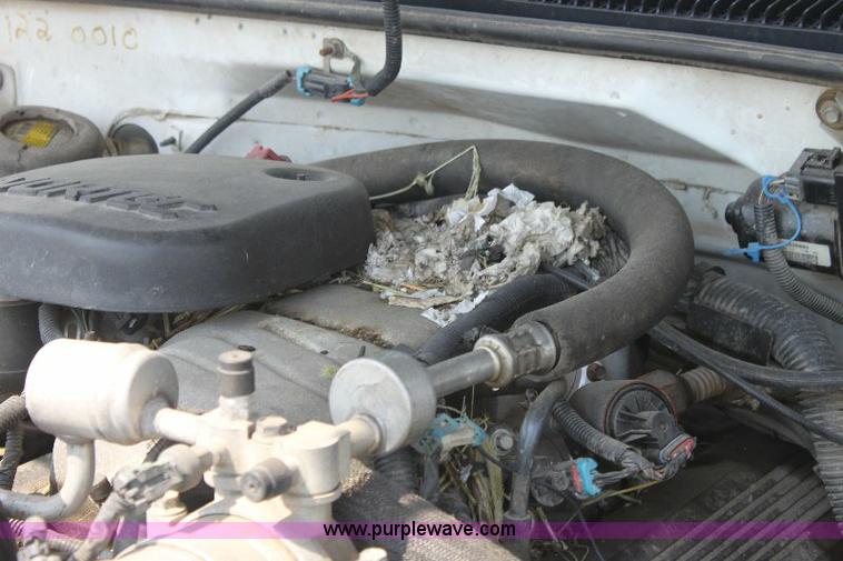 image for item 6251 2000 Chevrolet C3500 pickup truck