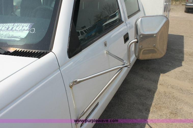 image for item 6251 2000 Chevrolet C3500 pickup truck
