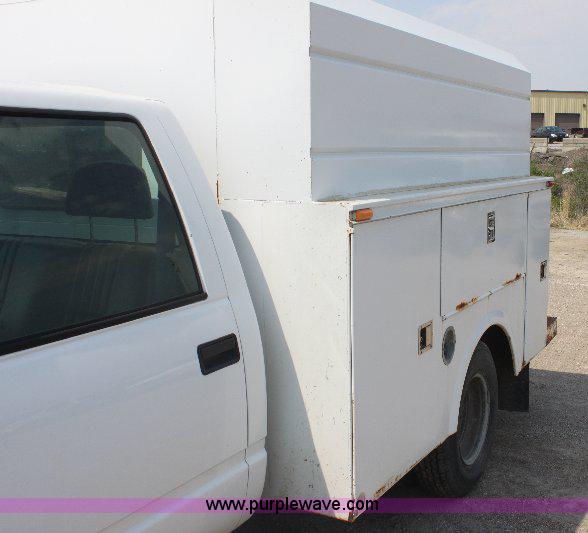image for item 6251 2000 Chevrolet C3500 pickup truck