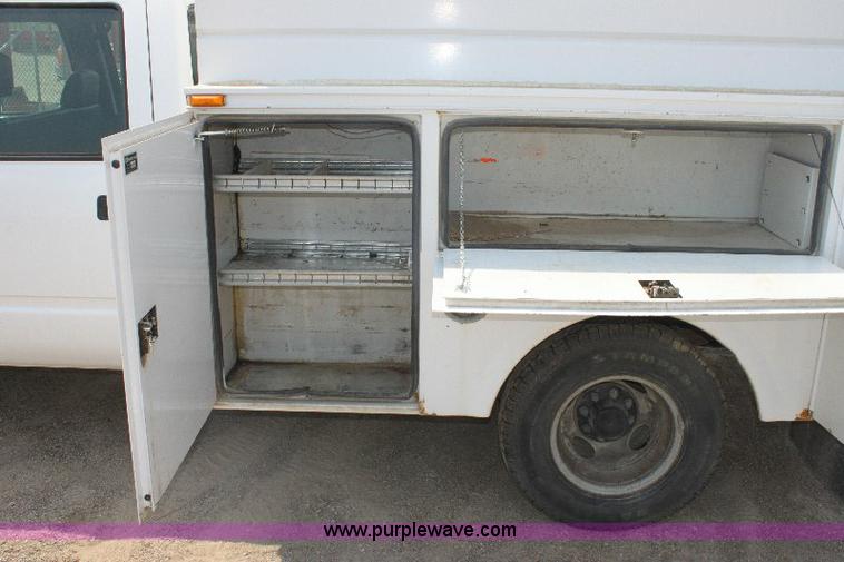 image for item 6251 2000 Chevrolet C3500 pickup truck
