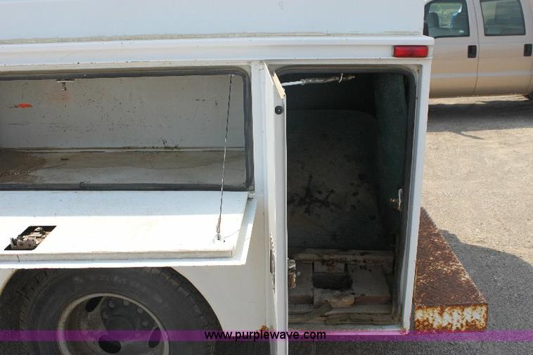image for item 6251 2000 Chevrolet C3500 pickup truck
