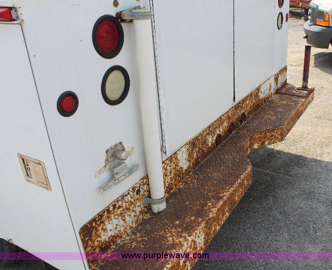 image for item 6251 2000 Chevrolet C3500 pickup truck