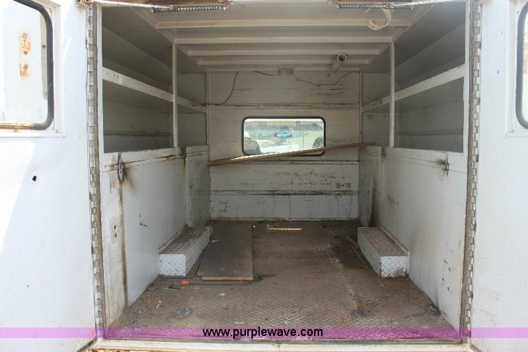 image for item 6251 2000 Chevrolet C3500 pickup truck