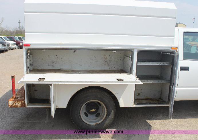 image for item 6251 2000 Chevrolet C3500 pickup truck