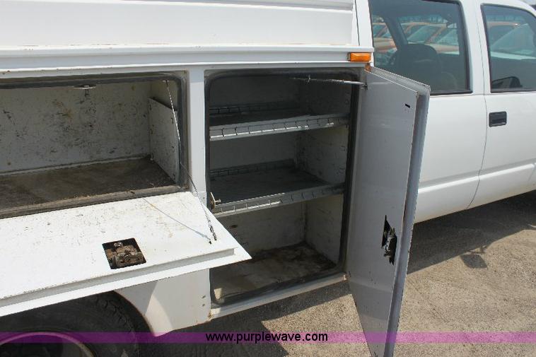 image for item 6251 2000 Chevrolet C3500 pickup truck