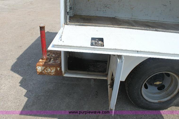 image for item 6251 2000 Chevrolet C3500 pickup truck