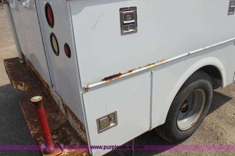 image for item 6251 2000 Chevrolet C3500 pickup truck