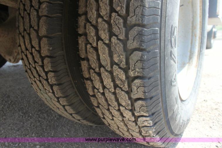 image for item 6251 2000 Chevrolet C3500 pickup truck