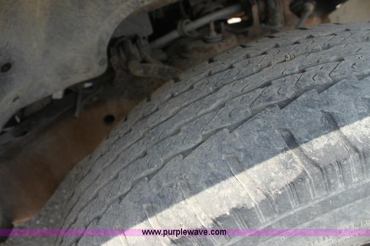 image for item 6251 2000 Chevrolet C3500 pickup truck