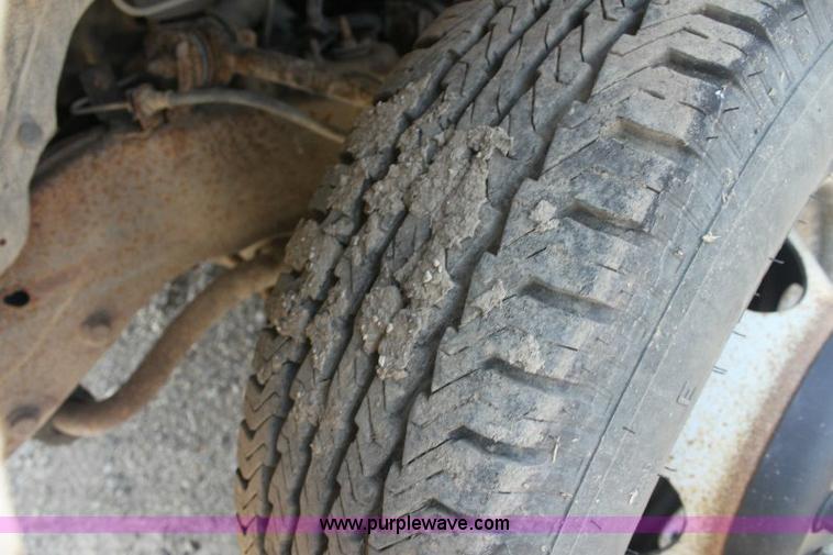 image for item 6251 2000 Chevrolet C3500 pickup truck