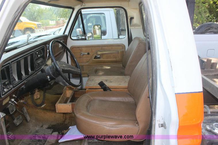 image for item 6271 1978 Ford F350 Custom pickup truck