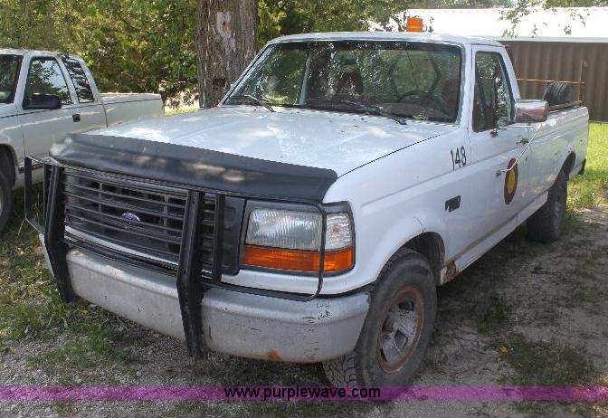 image for item 6272 1995 Ford F150 XL pickup truck