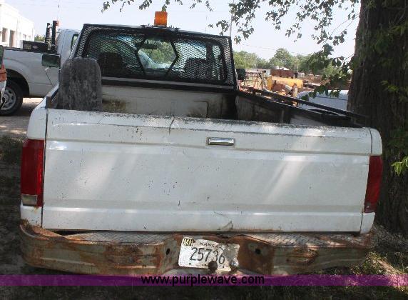 image for item 6272 1995 Ford F150 XL pickup truck