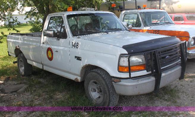 image for item 6272 1995 Ford F150 XL pickup truck