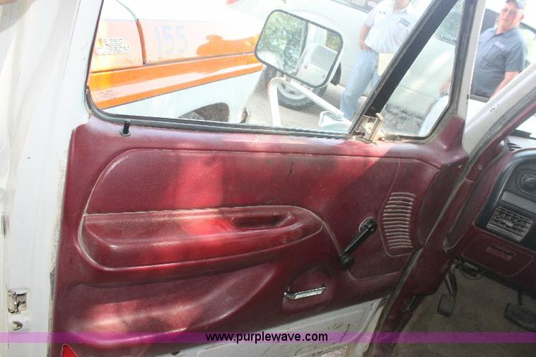 image for item 6272 1995 Ford F150 XL pickup truck