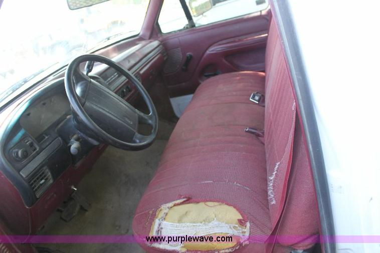 image for item 6272 1995 Ford F150 XL pickup truck