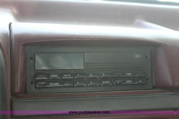 image for item 6272 1995 Ford F150 XL pickup truck