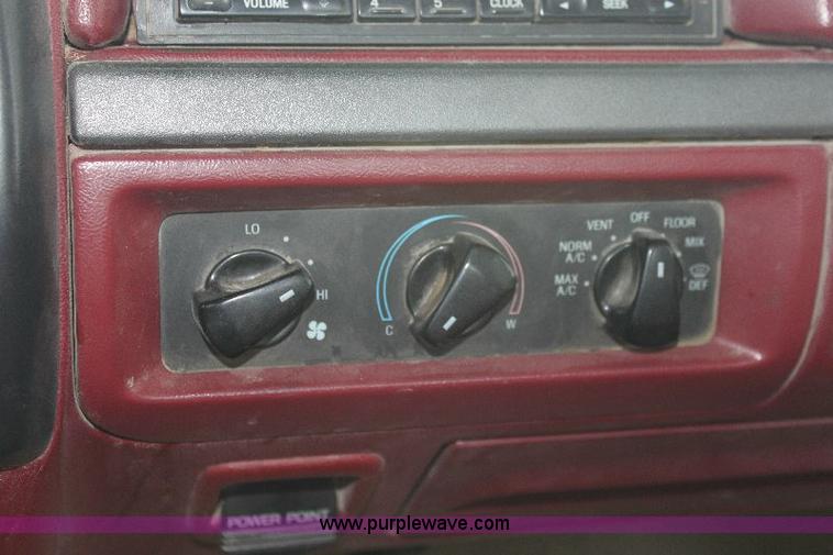 image for item 6272 1995 Ford F150 XL pickup truck