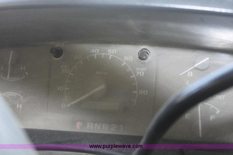 image for item 6272 1995 Ford F150 XL pickup truck