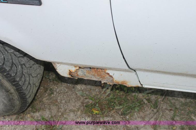 image for item 6272 1995 Ford F150 XL pickup truck