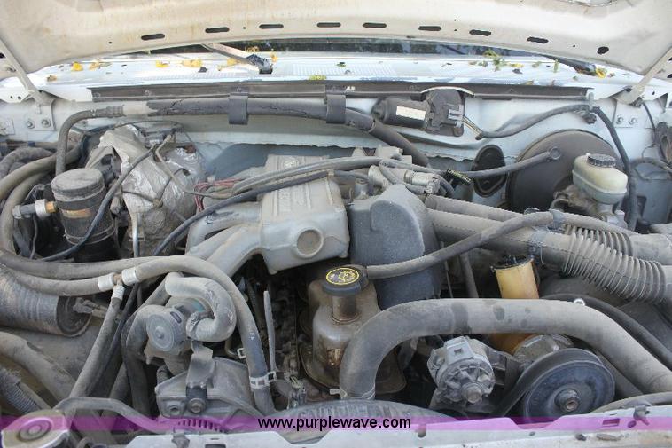 image for item 6272 1995 Ford F150 XL pickup truck