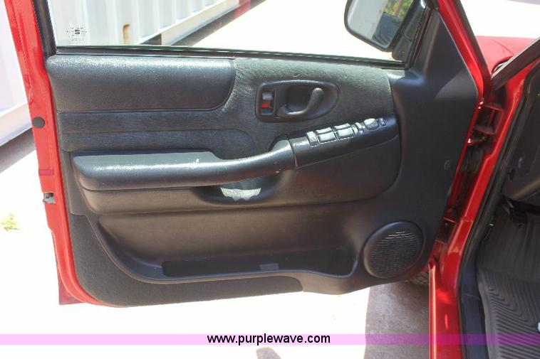 image for item 6276 2002 Chevrolet Blazer LS SUV