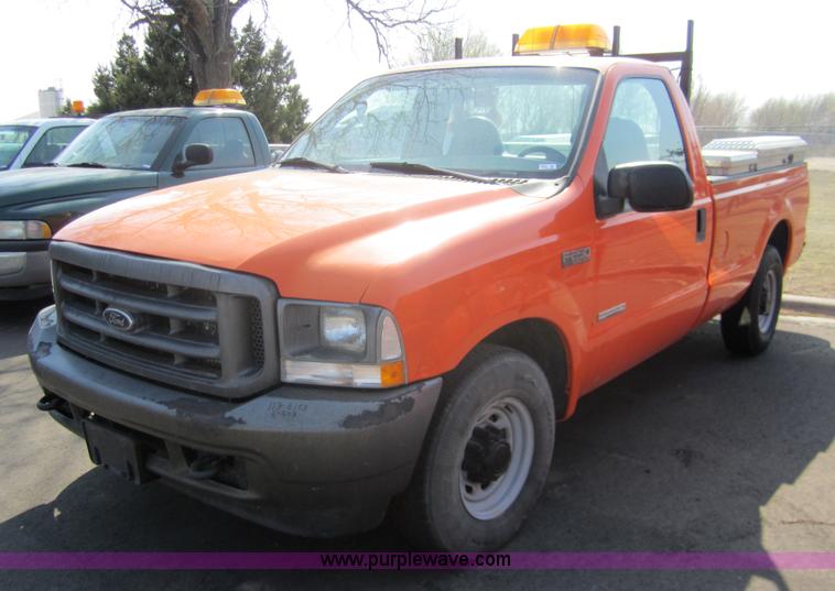 image for item 6439 2003 Ford F250 XL Super Duty pickup truck