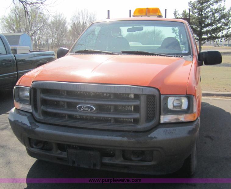 image for item 6439 2003 Ford F250 XL Super Duty pickup truck