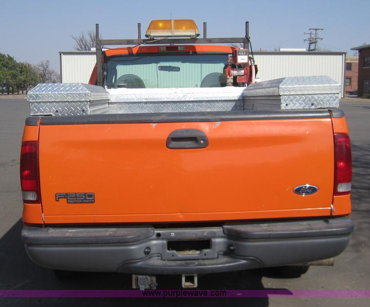 image for item 6439 2003 Ford F250 XL Super Duty pickup truck