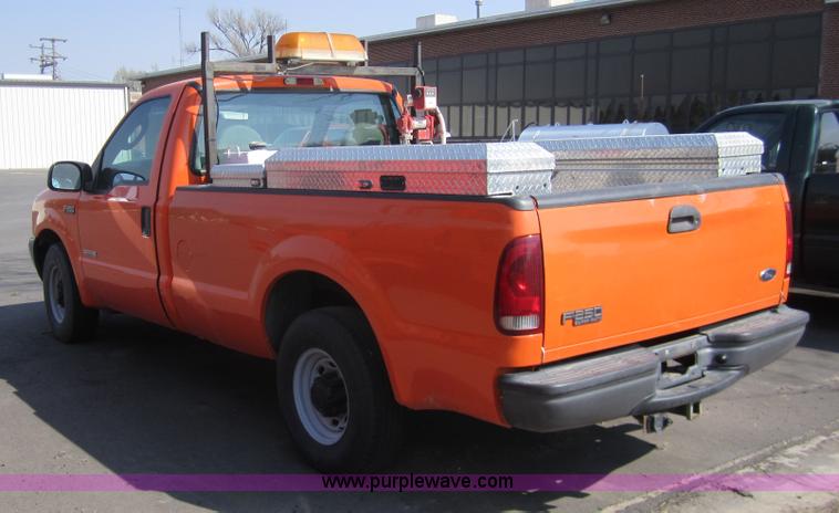 image for item 6439 2003 Ford F250 XL Super Duty pickup truck