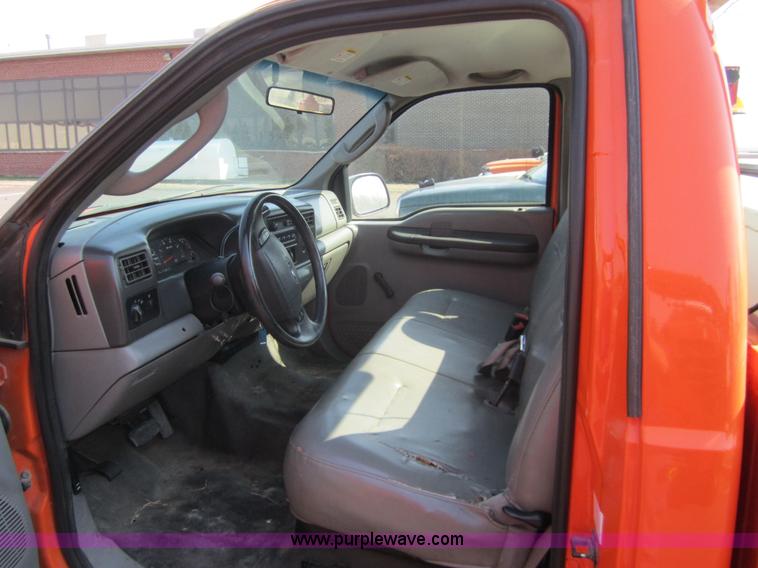 image for item 6439 2003 Ford F250 XL Super Duty pickup truck