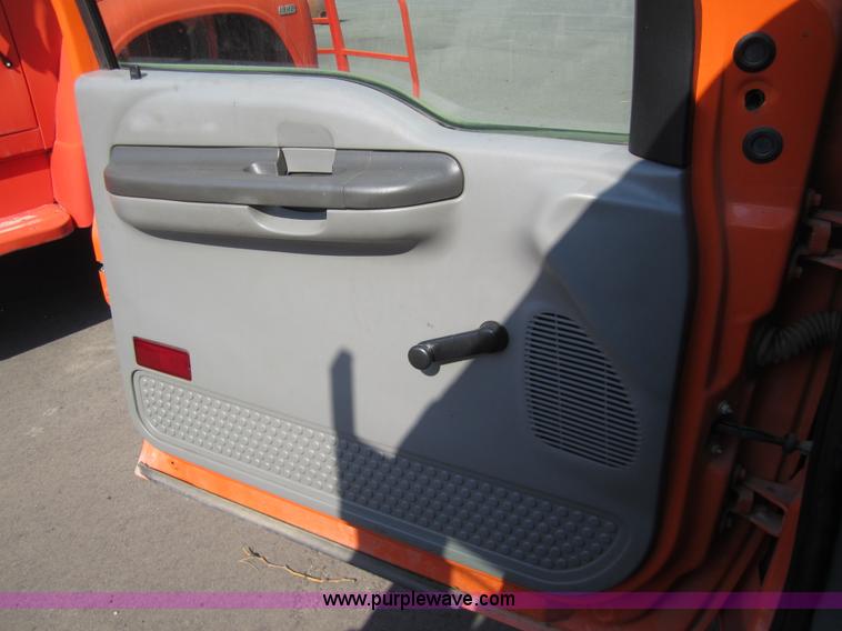 image for item 6439 2003 Ford F250 XL Super Duty pickup truck