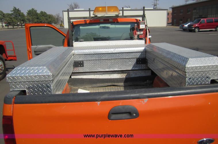 image for item 6439 2003 Ford F250 XL Super Duty pickup truck