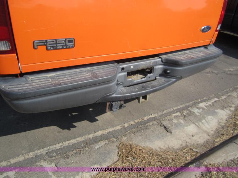 image for item 6439 2003 Ford F250 XL Super Duty pickup truck