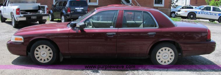 image for item 8988 2004 Ford Crown Victoria Police Interceptor