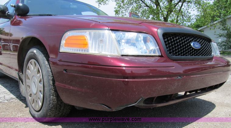 image for item 8988 2004 Ford Crown Victoria Police Interceptor