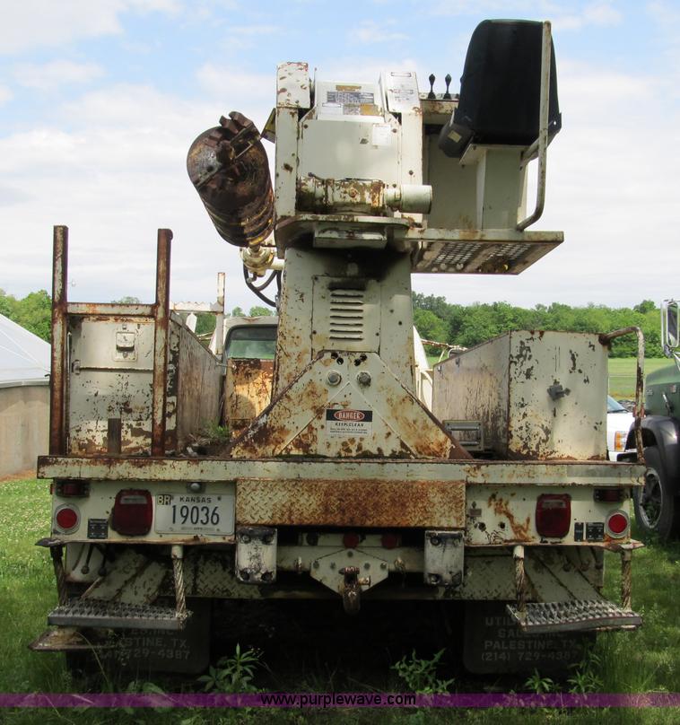 image for item 8992 1977 Ford F700 bucket/service truck