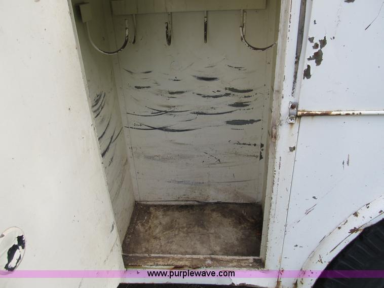 image for item 8992 1977 Ford F700 bucket/service truck