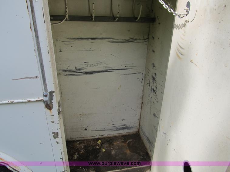 image for item 8992 1977 Ford F700 bucket/service truck