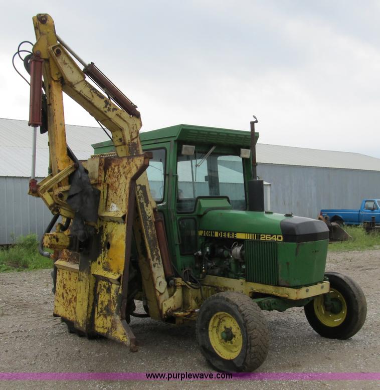 image for item 9010 1980 John Deere 2640A tractor