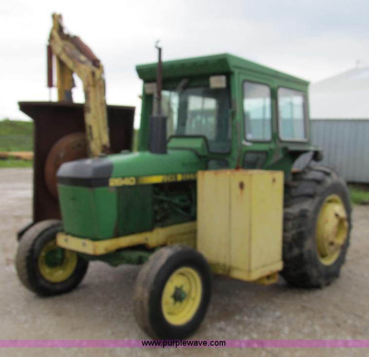 image for item 9010 1980 John Deere 2640A tractor