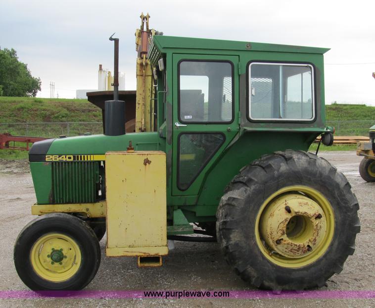image for item 9010 1980 John Deere 2640A tractor