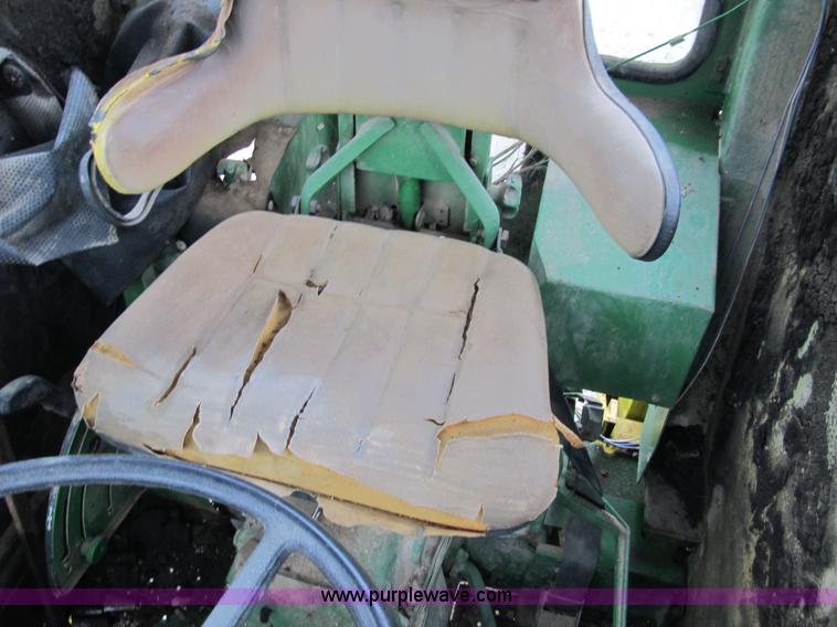 image for item 9010 1980 John Deere 2640A tractor