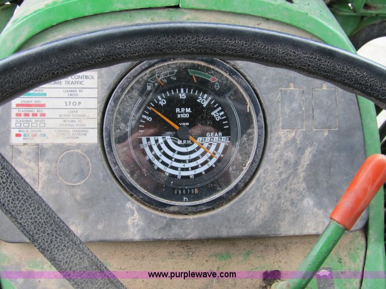image for item 9010 1980 John Deere 2640A tractor