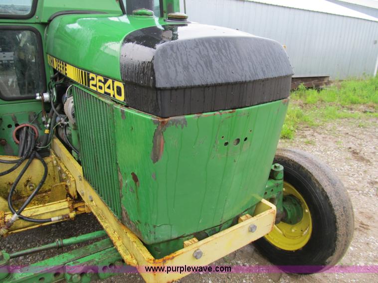 image for item 9010 1980 John Deere 2640A tractor