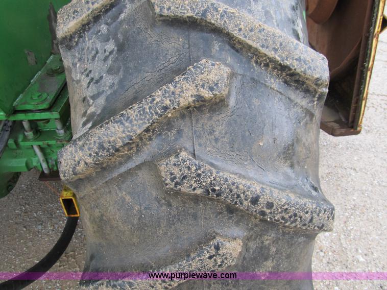 image for item 9010 1980 John Deere 2640A tractor