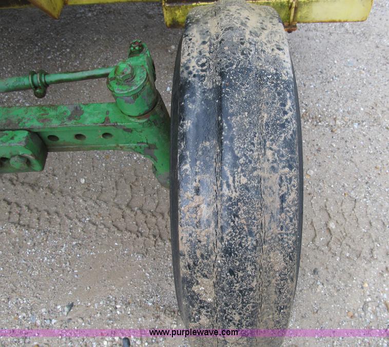 image for item 9010 1980 John Deere 2640A tractor