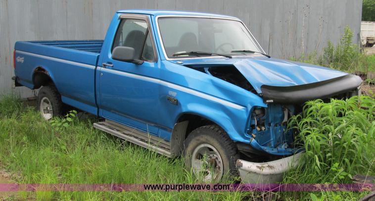 image for item 9011 1995 Ford F150 pickup truck